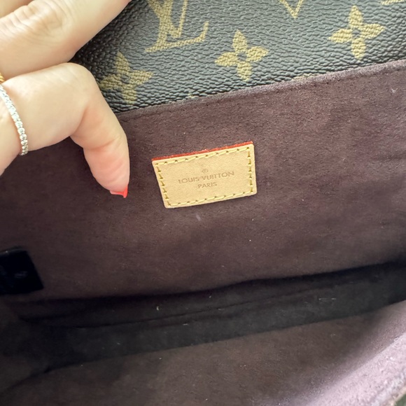 Louis Vuitton Pochette Metis Crossbody Bag - Picture 5 of 6